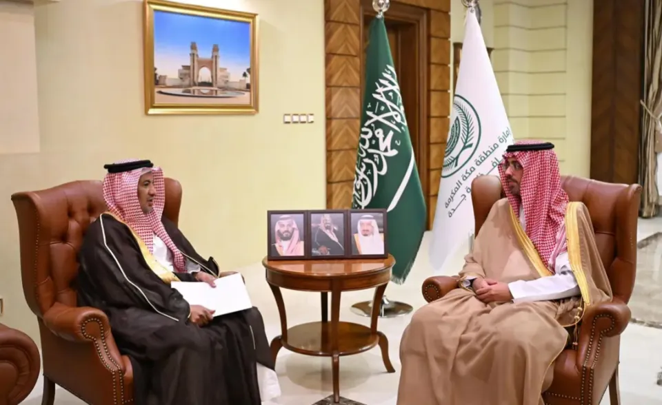 السعودية: سعود بن جلوي يناقش مدير فروع الإعلام تطوير النظام الرقمي