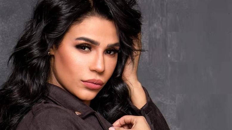 أمينة ترد بغضب على منتقدي ظهورها في عزاء أحمد عامر: "اتقوا الله"