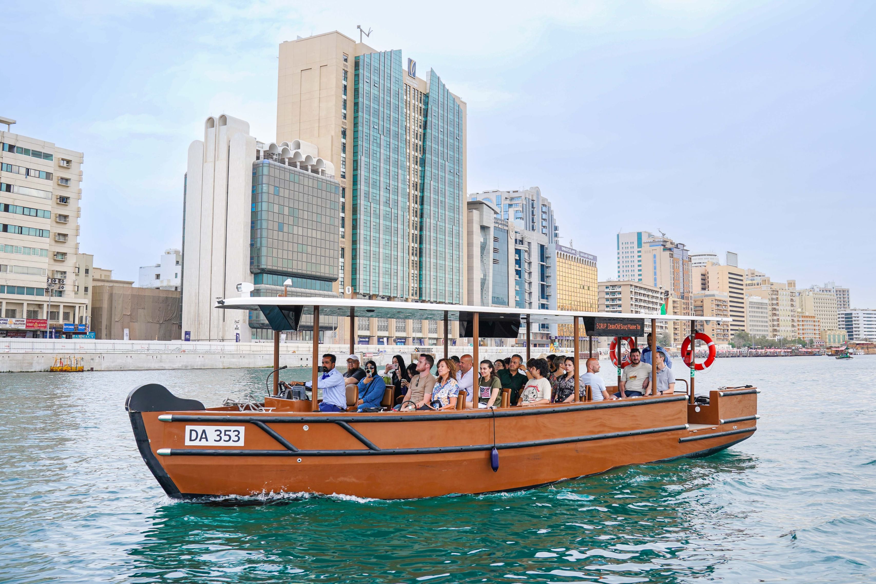 العبرة التراثية.. حكاية 100عام من التنقل والتواصل في دبي