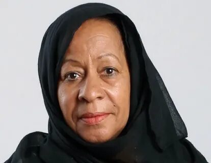 وفاة الفنانة الإماراتية «رزيقة الطارش» عن عمر 71 عامًا
