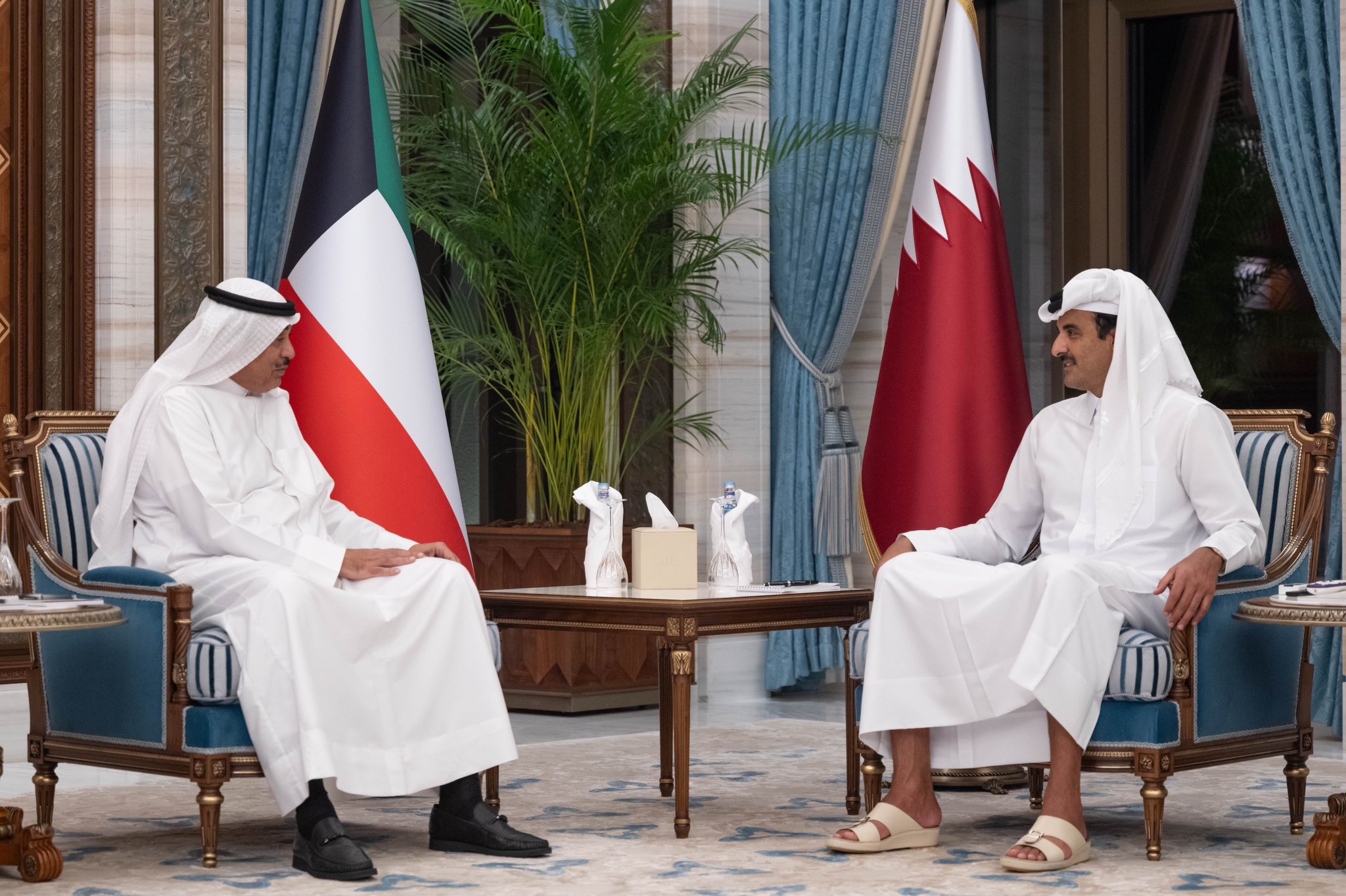 قمة خليجية: أمير قطر يستقبل ولي عهد الكويت لبحث التطورات الإقليمية والتنسيق المشترك