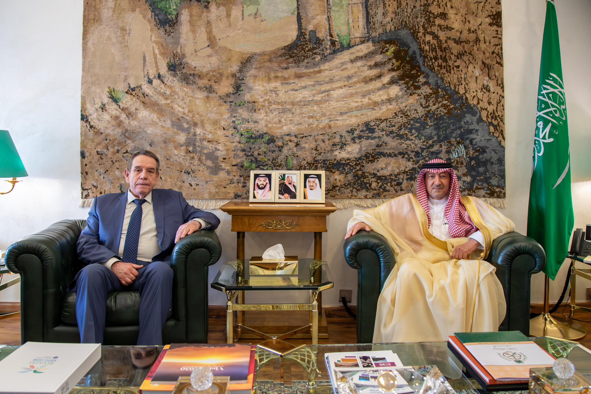 لقاء دبلوماسي بين نائب وزير الخارجية السعودي والقائم بالأعمال الأمريكي