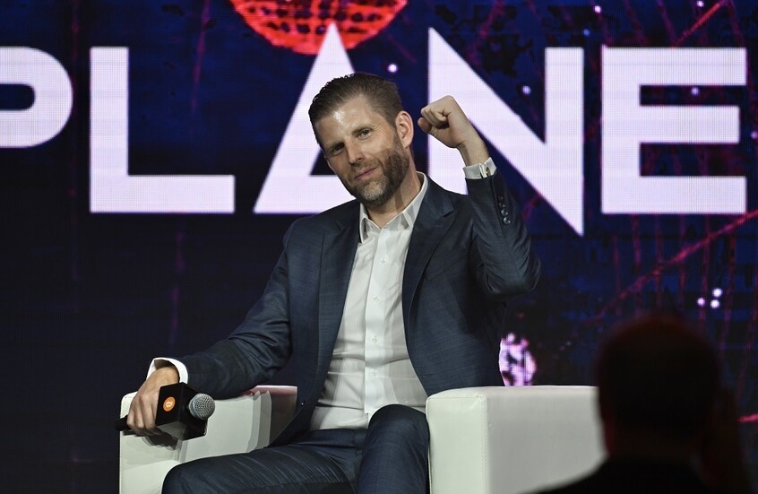 إريك ترامب يصبح مليارديرًا بعد ارتفاع سهم شركة تعدين البيتكوين