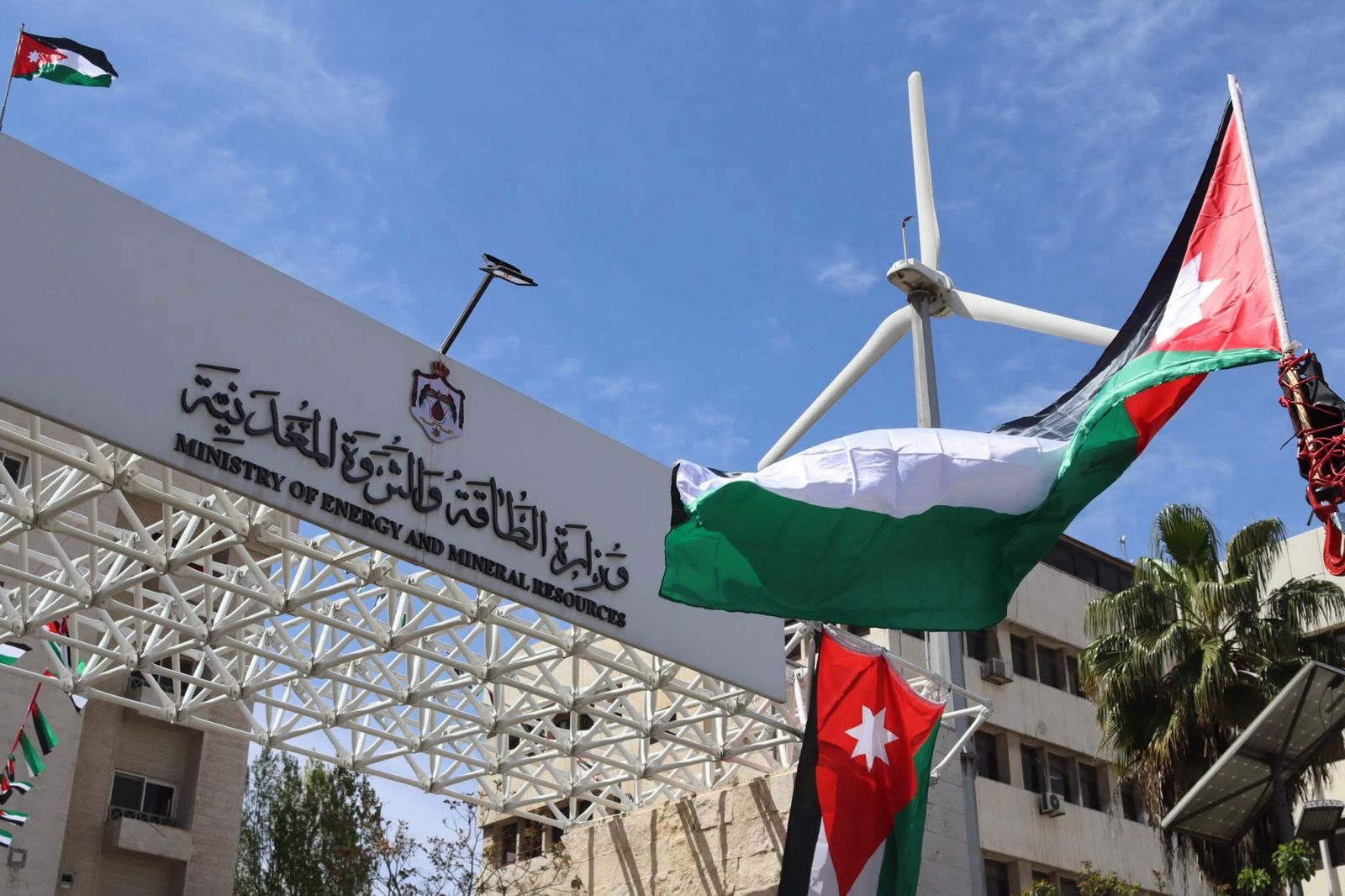 الأردن يتسلم أكثر من 117 ألف برميل نفط عراقي ومباحثات لتمديد الاتفاق