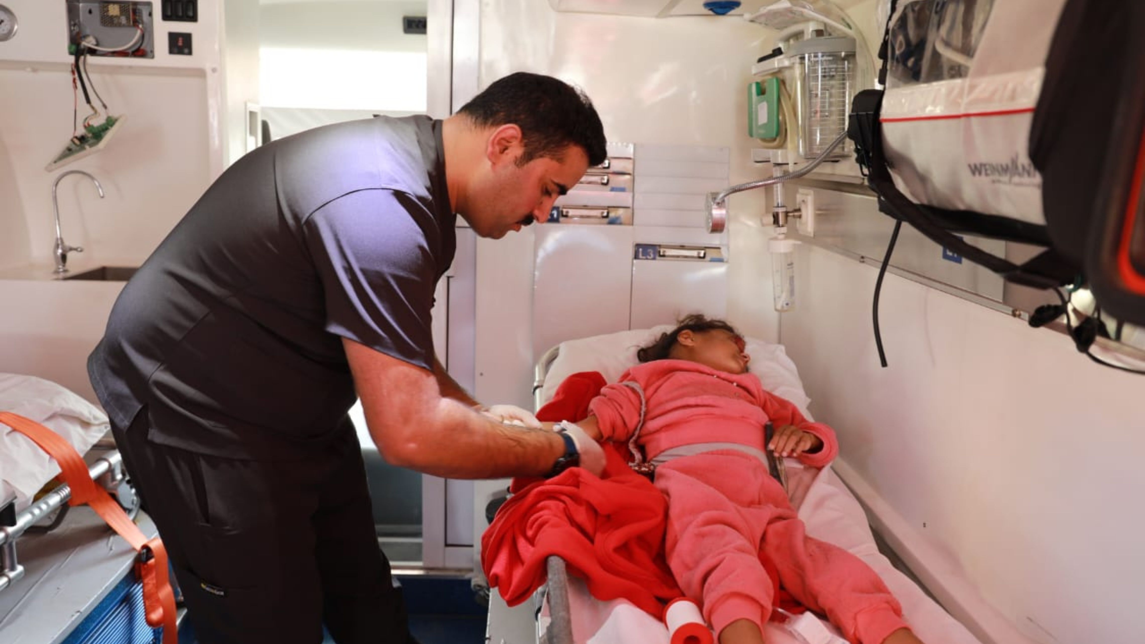 الأردن يواصل إسناده الطبي لأهالي غزة ويُجلي الدفعة الخامسة عشرة من الأطفال المرضى