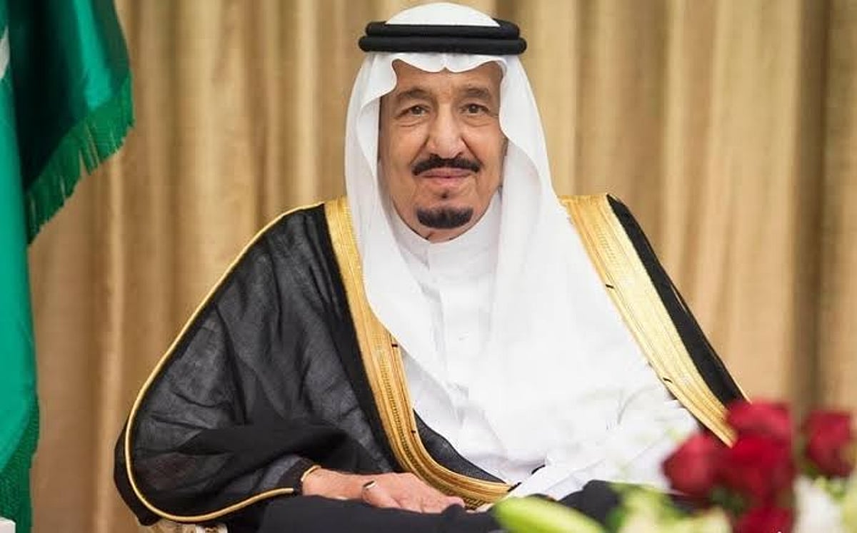 خادم الحرمين يمنح وسام الملك عبدالعزيز لـ200 مواطن ومواطنة تقديرًا لتبرعهم بالأعضاء