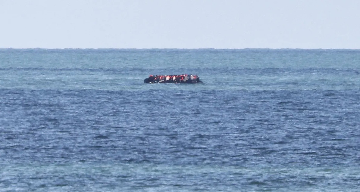 مئات المفقودين بعد غرق قارب قبالة السواحل الماليزية