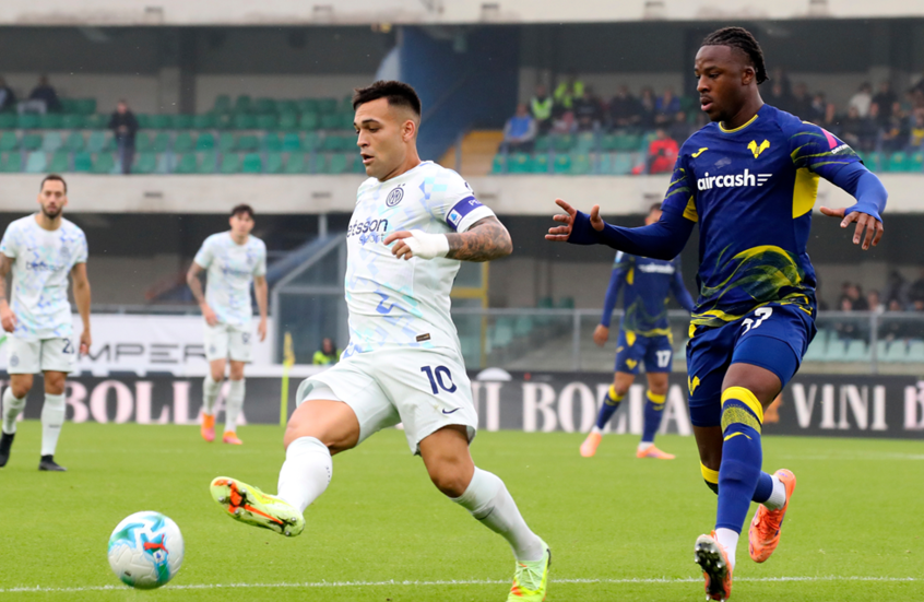 إنتر ميلان يخطف فوزاً قاتلاً من فيرونا في الوقت بدل الضائع