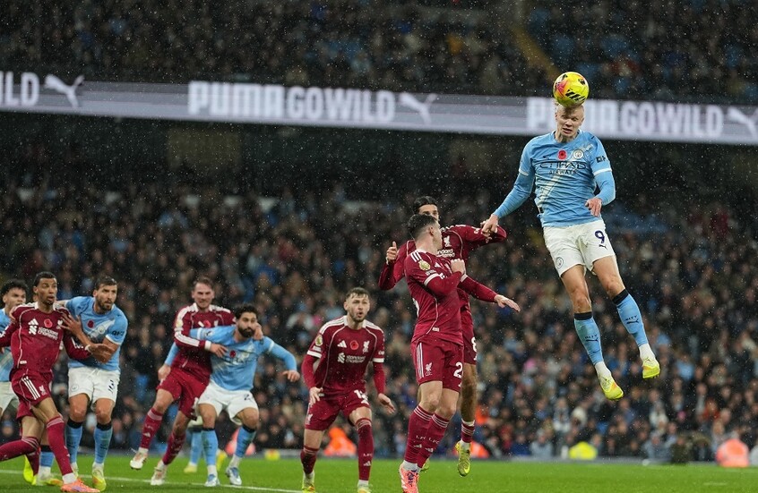 مانشستر سيتي يكتسح ليفربول بثلاثية نظيفة في قمة الدوري الإنجليزي