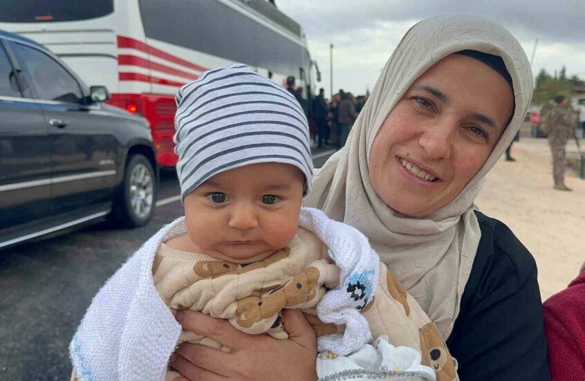 رضيع يلفت الأنظار ويُوقف موكب أردوغان خلال زيارته لأديامان