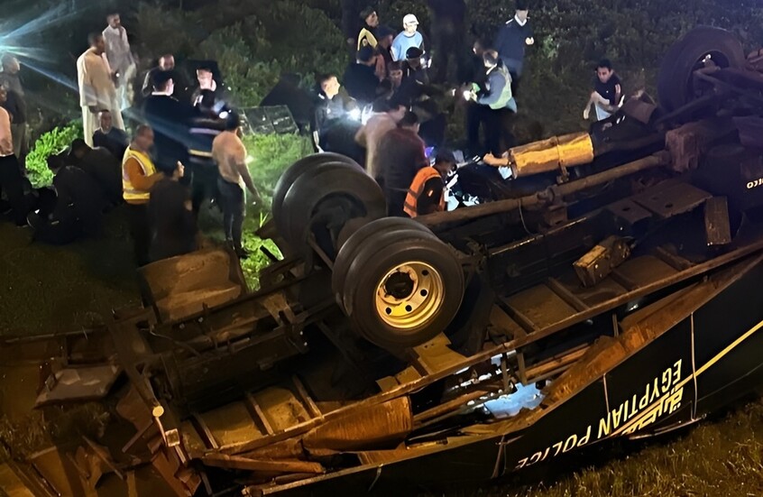 انقلاب سيارة ترحيلات يوقع 22 مصابًا على الطريق الزراعي القاهرة–الإسكندرية