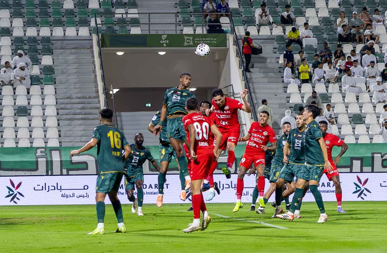 شباب الأهلي يقتنص فوزًا ثمينًا على خورفكان في افتتاح الجولة الثامنة لدوري أدنوك