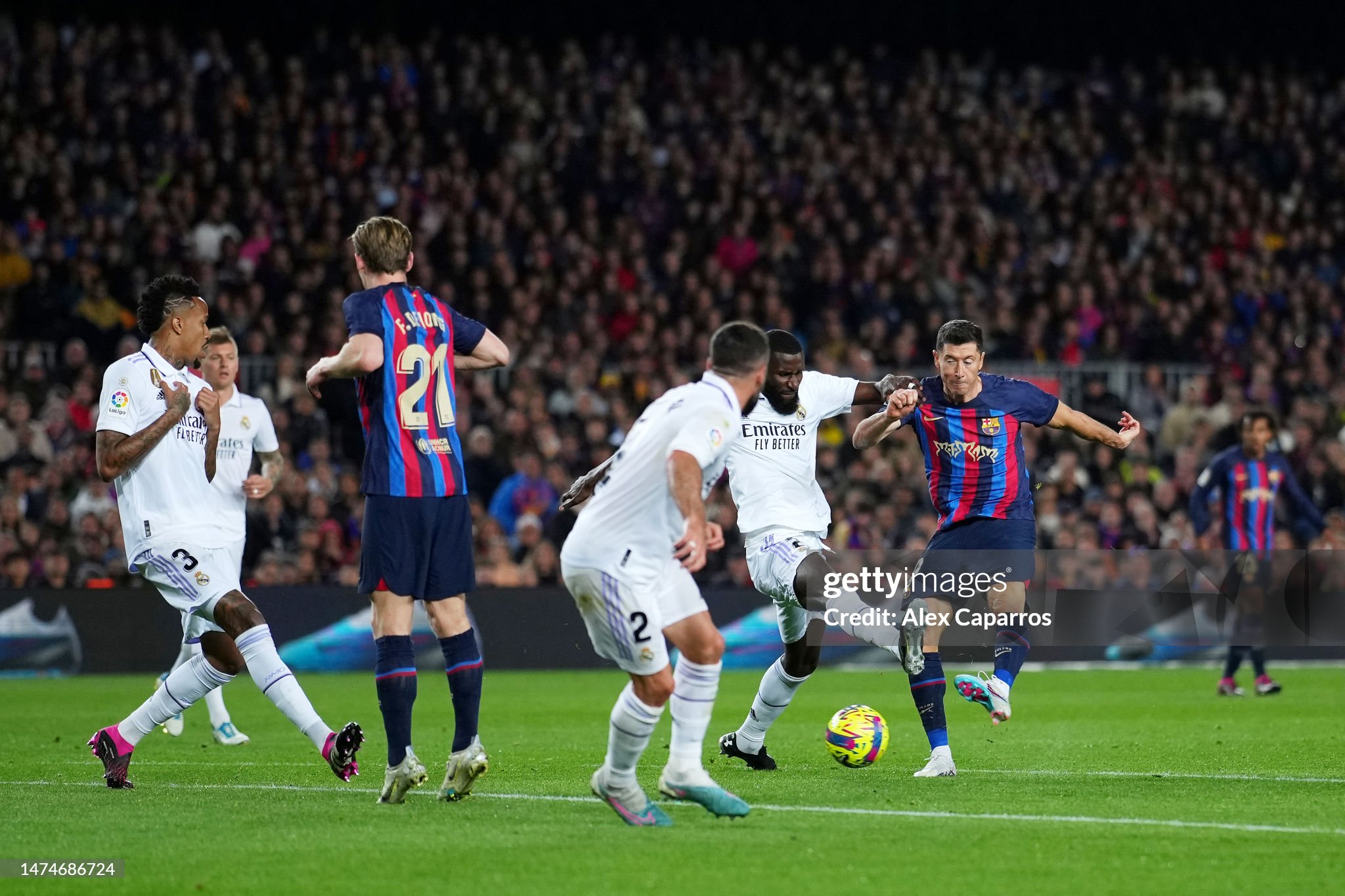 اليوم في الملاعب العالمية: مواجهات نارية في الدوريات الأوروبية وكؤوس إفريقيا ومصر