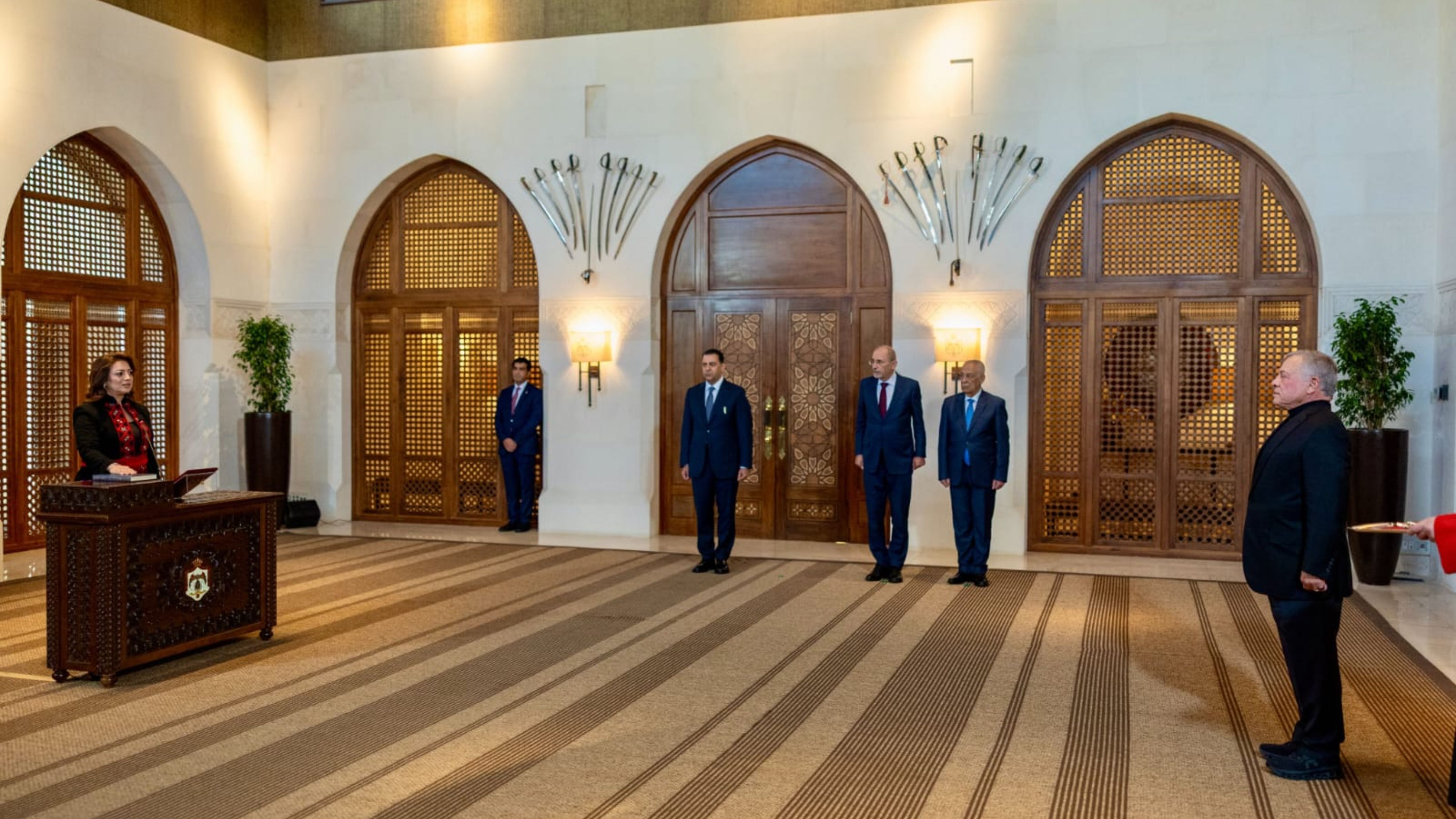 الملك عبدالله الثاني يشهد أداء اليمين لسفيرين جديدين