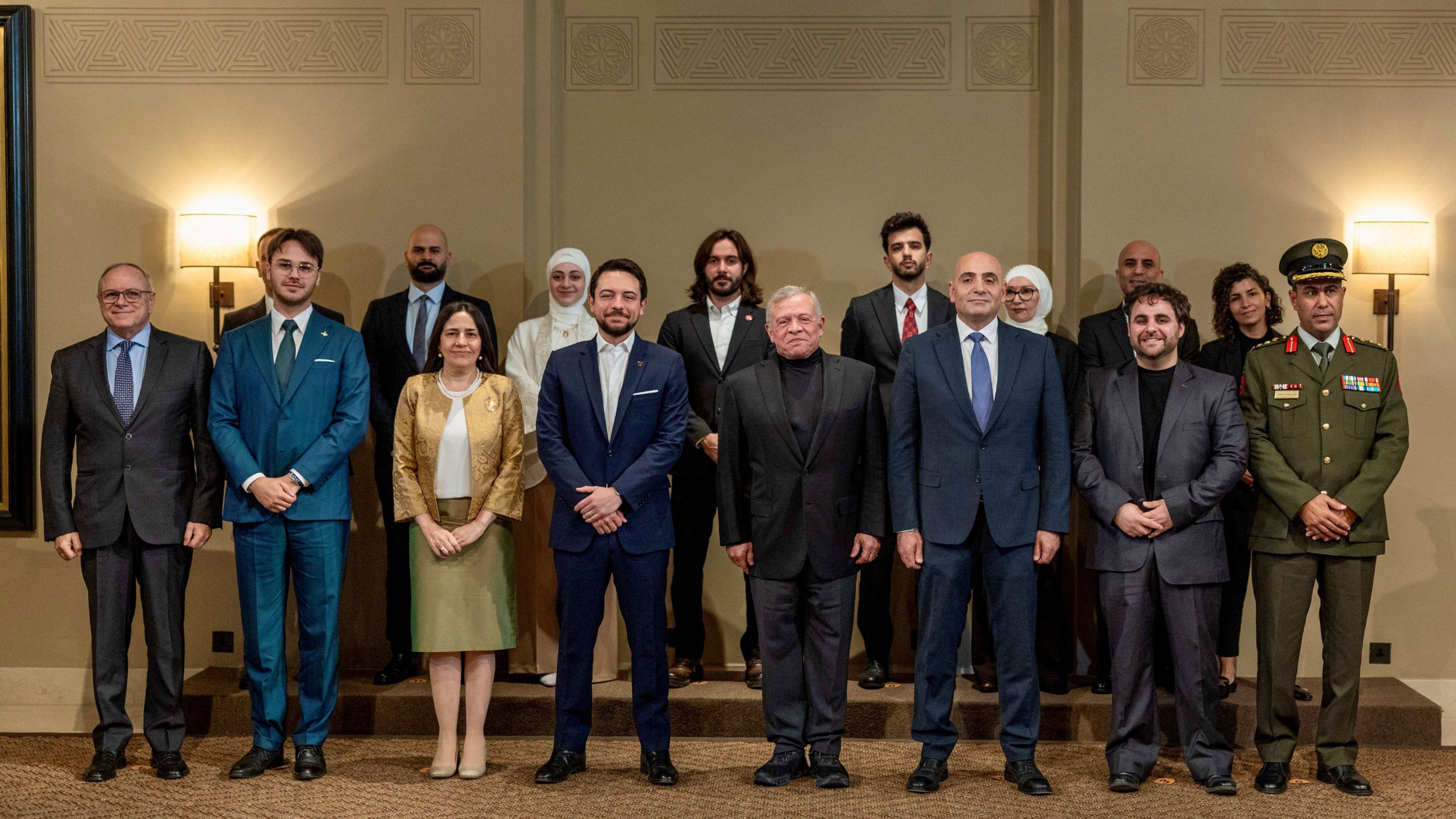 الملك عبدالله الثاني يلتقي فريق جناح الأردن في إكسبو أوساكا ويشيد بإنجازه العالمي