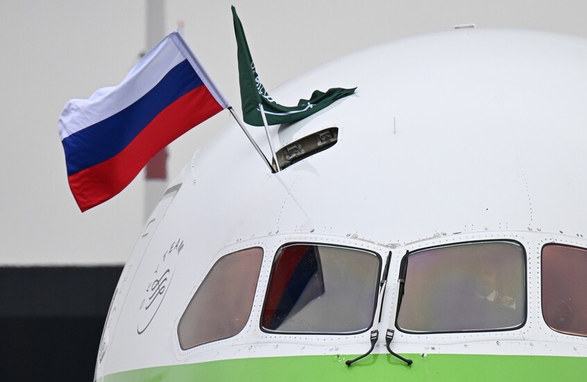 بحث توسيع رحلات الطيران المباشر بين روسيا والسعودية