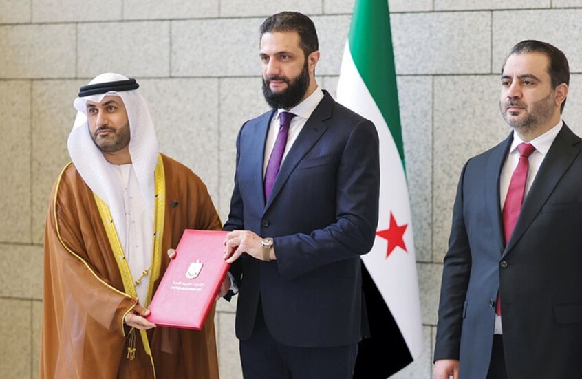 الشرع يتسلم أوراق اعتماد سفير الإمارات لدى دمشق ويؤكد دعم تطوير العلاقات الثنائية
