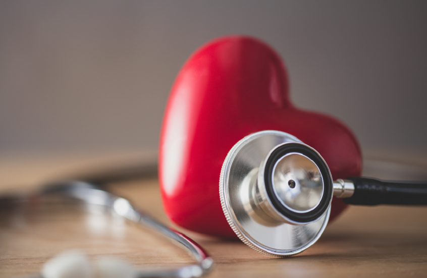 جراح قلب أمريكي يكشف الأطعمة والمشروبات التي يتجنبها لحماية صحة القلب