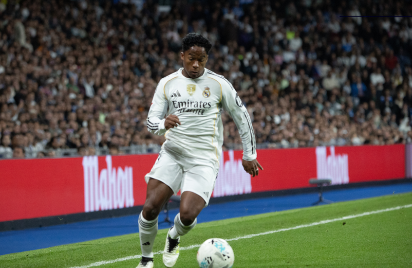 ريال مدريد يُعير المهاجم البرازيلي الشاب إندريك إلى أولمبيك ليون حتى نهاية الموسم