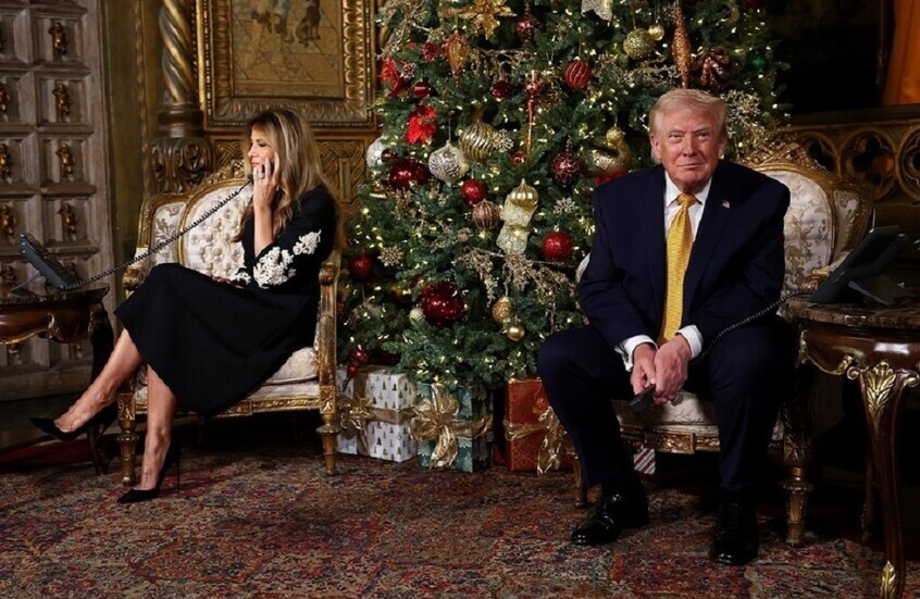 ملابس ترامب وميلانيا في بطاقة عيد الميلاد تشعل جدلًا واسعًا على مواقع التواصل