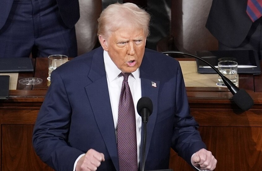 دراسة: أكثر من نصف الأمريكيين غير راضين عن أداء ترامب بعد عامه الأول في ولايته الثانية