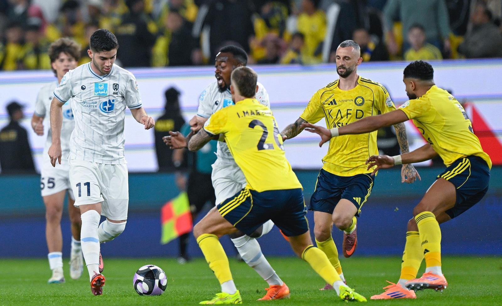 النصر يواصل العلامة الكاملة ويعتلي صدارة دوري روشن بثلاثية في شباك الأخدود