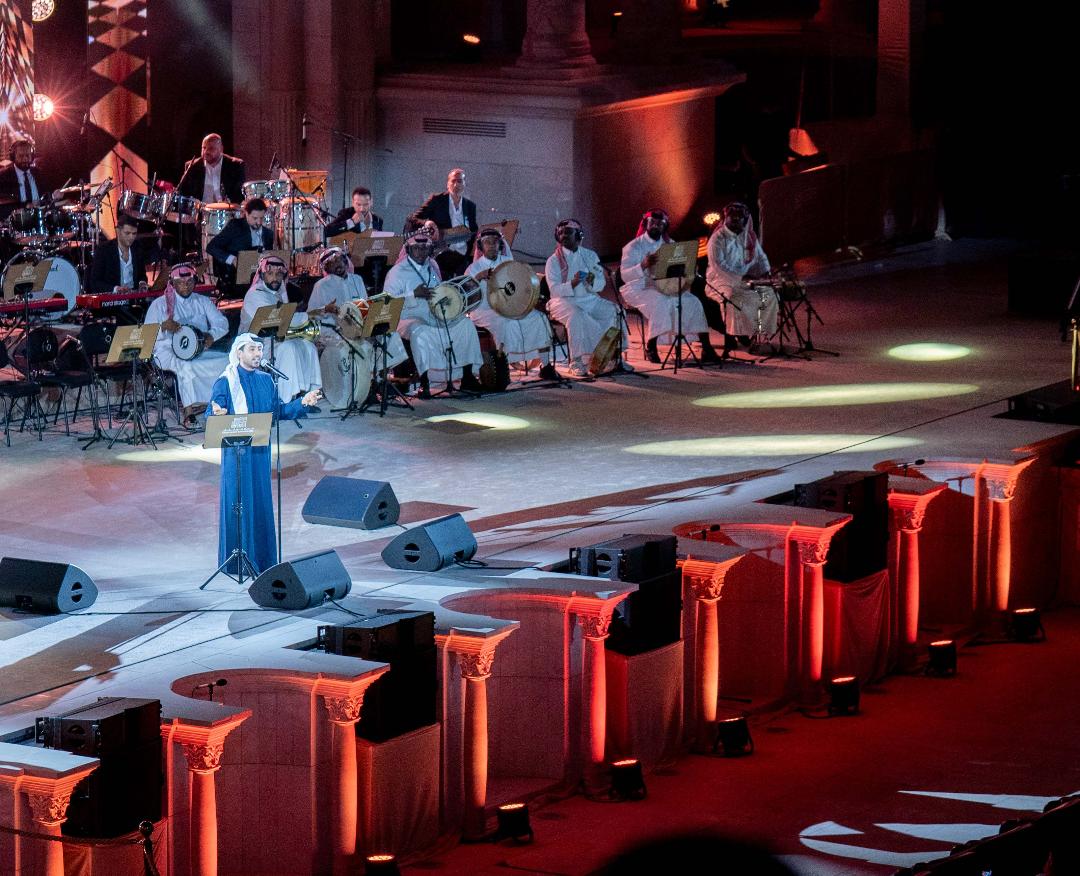 فؤاد عبدالواحد يخطف الأضواء في أولى حفلاته على مدرّج خورفكان ويلامس القلوب في احتفالات عيد الإتحاد الـ 54 للإمارات