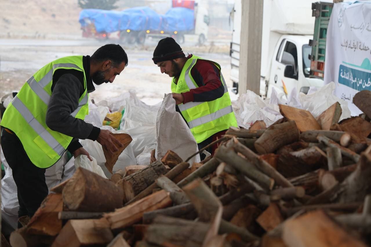 موجة الصقيع تزيد مأساة النازحين شمال سوريا وتحركات عاجلة للإغاثة