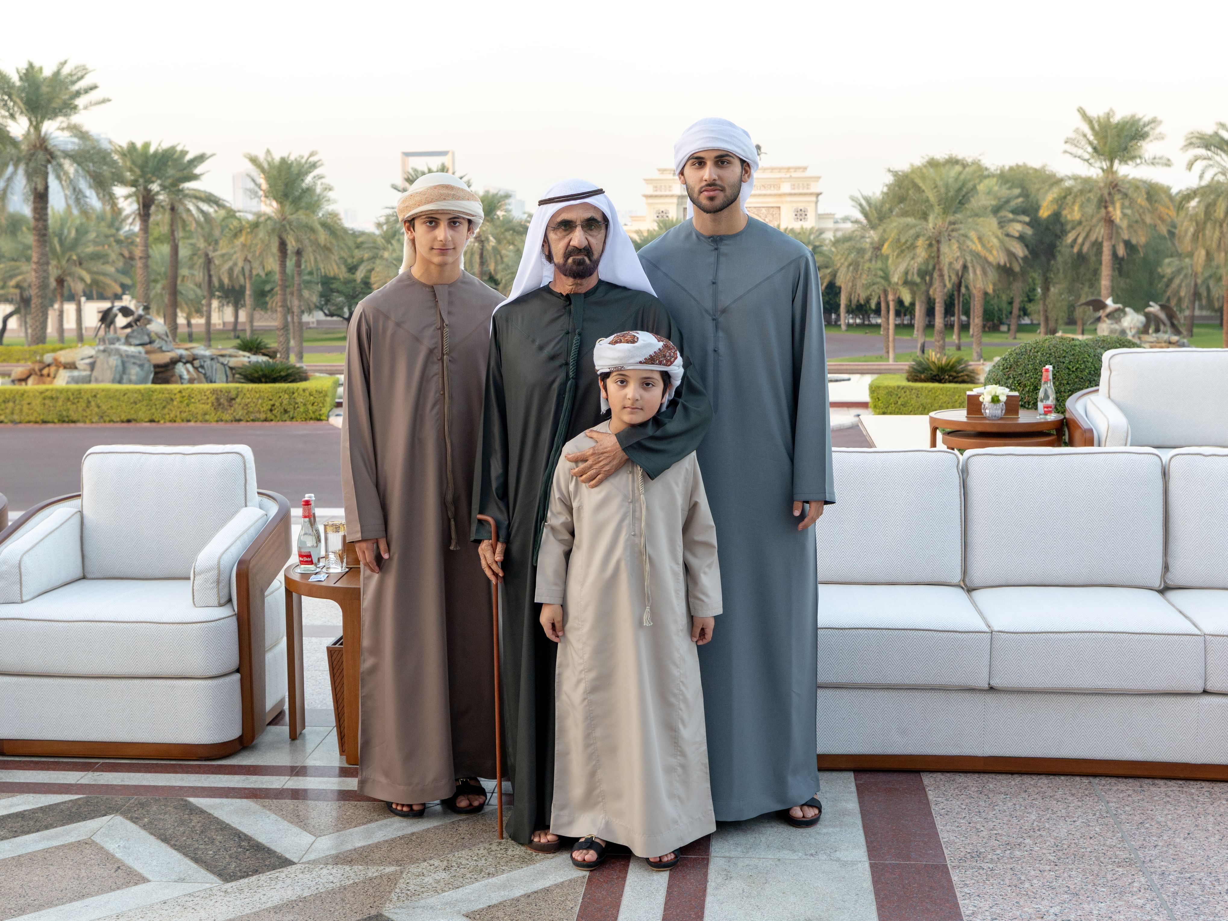 محمد بن راشد يلتقي أعيان البلاد ورجال الأعمال والمستثمرين في قصر زعبيل