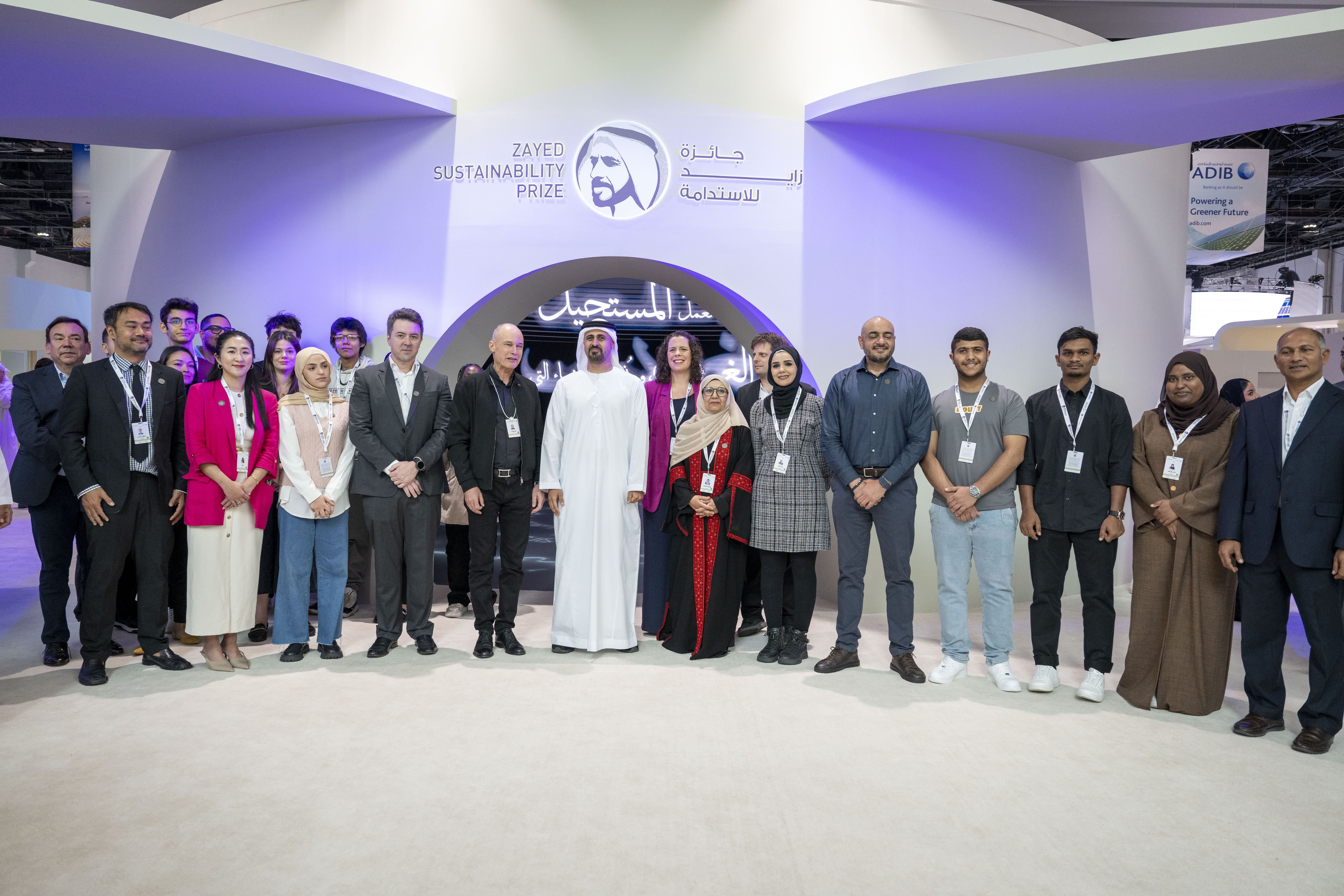 ذياب بن محمد بن زايد يطّلع على ابتكارات الاستدامة خلال أسبوع أبوظبي 2026