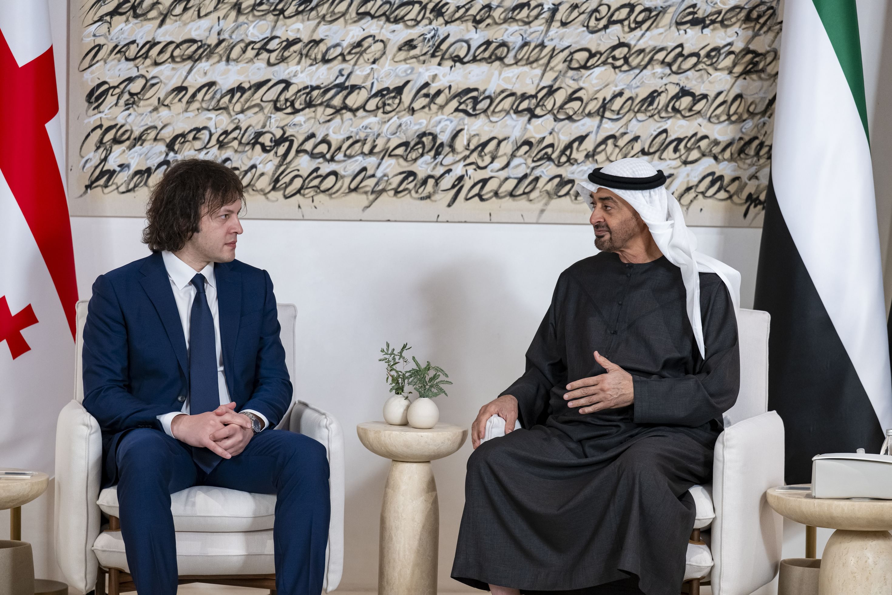 محمد بن زايد ورئيس وزراء جورجيا يبحثان توسيع الشراكة في الاستثمار والاستدامة