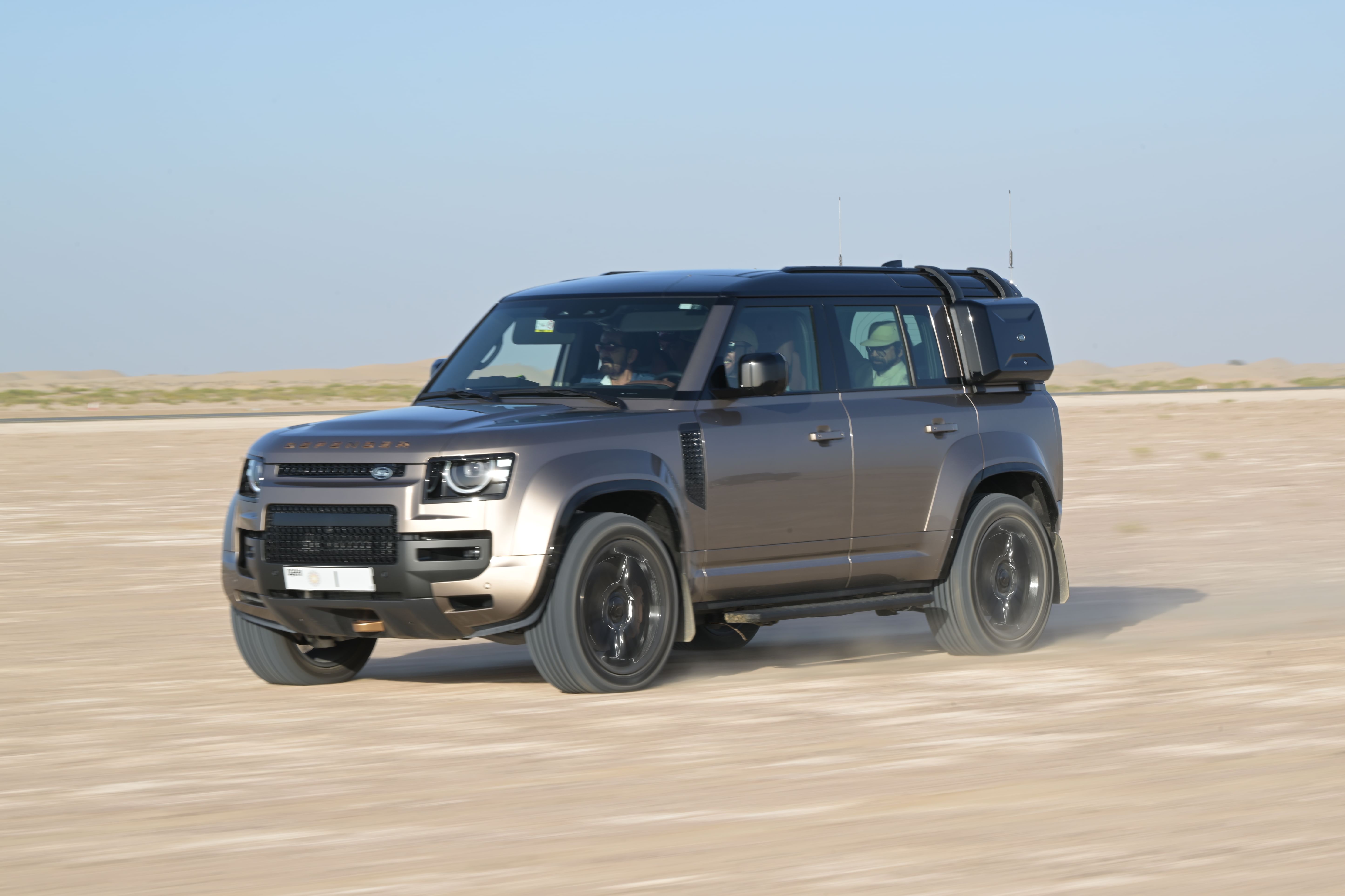 الشيخ محمد بن راشد يشهد ختام السباق الصحراوي للسيدات في بطولة السلم للدراجات