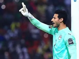 حارس الأهلي « محمد الشناوي» يفتح النار عليه بسبب هدف بالميراس