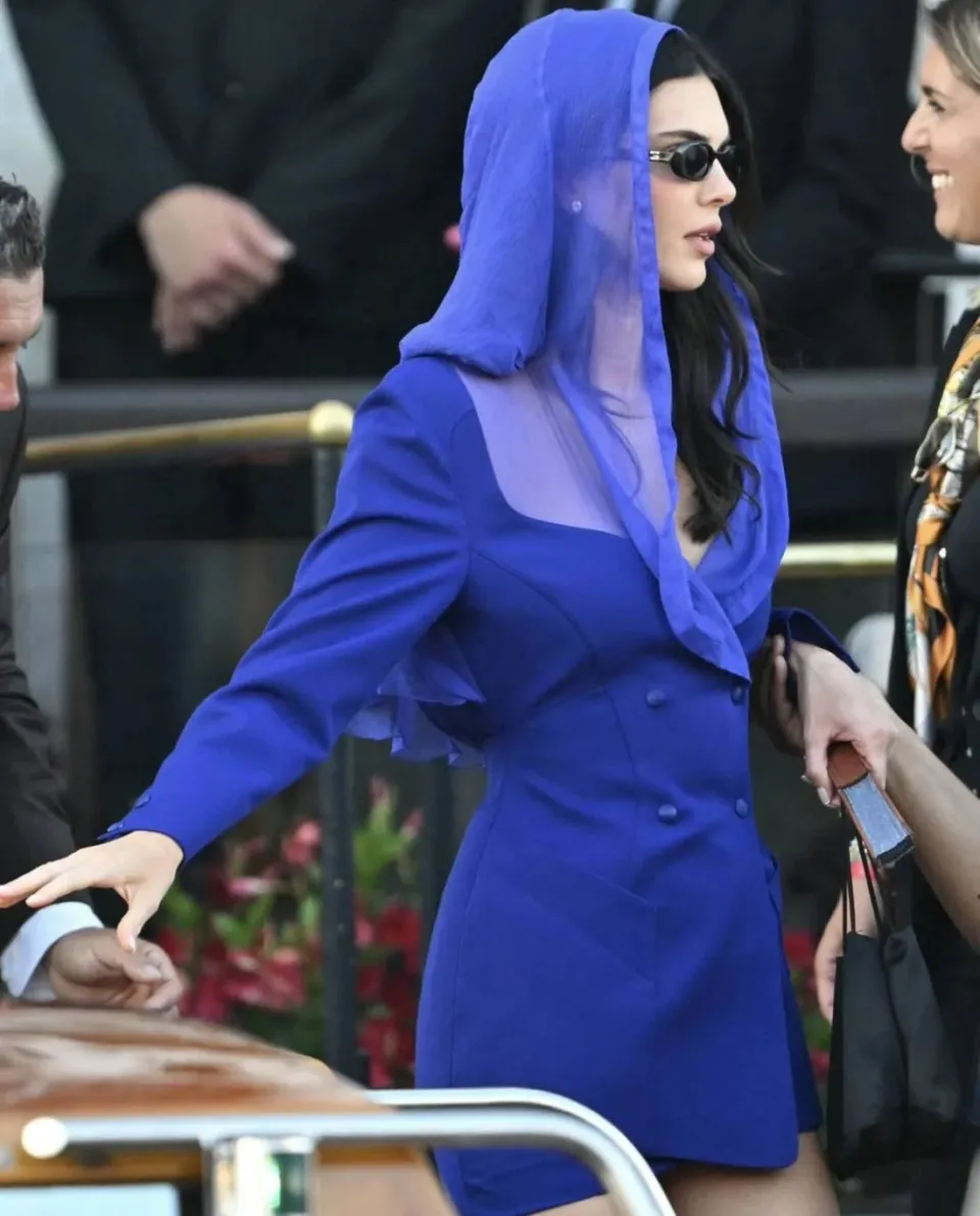 إطلالة استثنائية لكايلي وكيندال جينر في حفل استقبال زفاف مؤسس أمازون جيف بيزوس