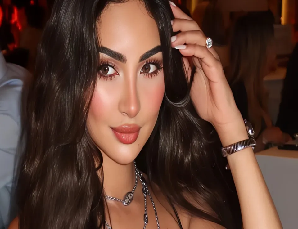 ألوان أحمر الشفاه لصيف 2025.. إشراقة جريئة ولمسات أنثوية مستوحاة من النجمات