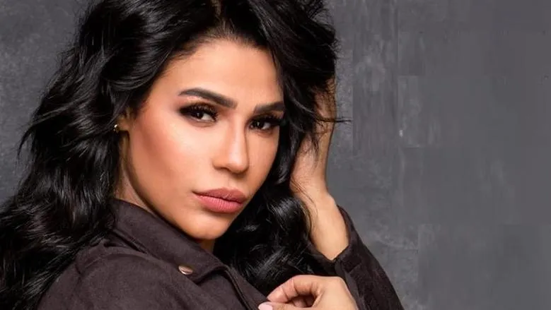 أمينة ترد بغضب على منتقدي ظهورها في عزاء أحمد عامر: "اتقوا الله"