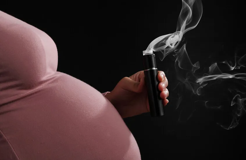 دراسة تكشف تأثيرات صادمة للسجائر الإلكترونية تتجاوز الأضرار المعروفة