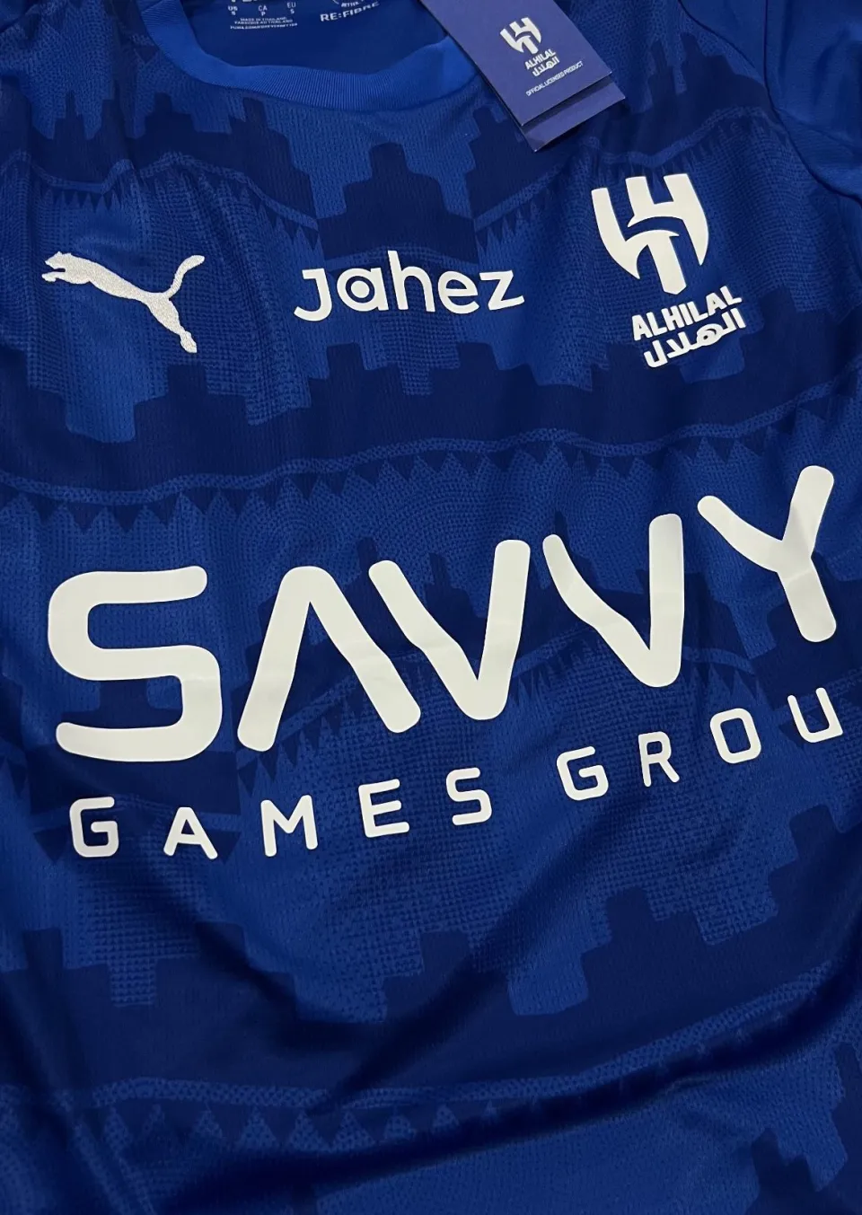 نادي الهلال السعودي يكشف عن القميص الرسمي الجديد لفريقه لموسم 2025-2026