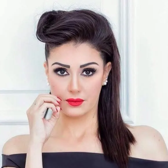 غادة عبد الرازق تظهر بكرسي متحرك خلال تواجدها في الساحل الشمالي إثر تعرضها لإصابة