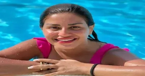 منة فضالي تخطف الأنظار إليها خلال جلسة