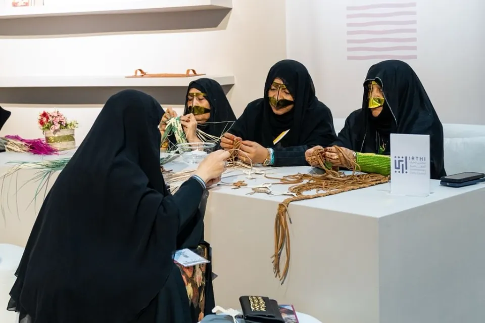 "إرثي" يحتفي بمرور 10 سنوات على تمكين الحرفيات عالميًا "إرثي" يحتفي بمرور 10 سنوات على تمكين الحرفيات عالميًا