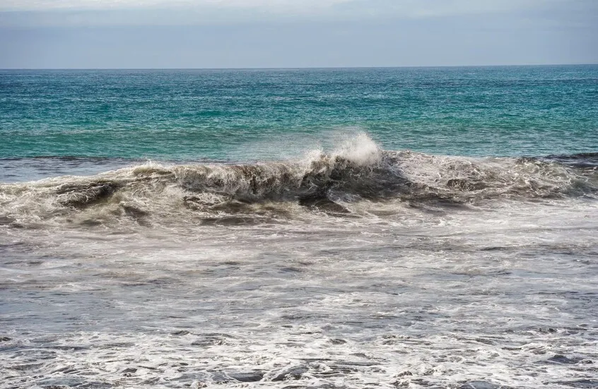 تحذيرات من تفاقم تلوث مياه البحر في ألانيا وتأثيره على السياحة والصحة تحذيرات من تفاقم تلوث مياه البحر في ألانيا وتأثيره على السياحة والصحة