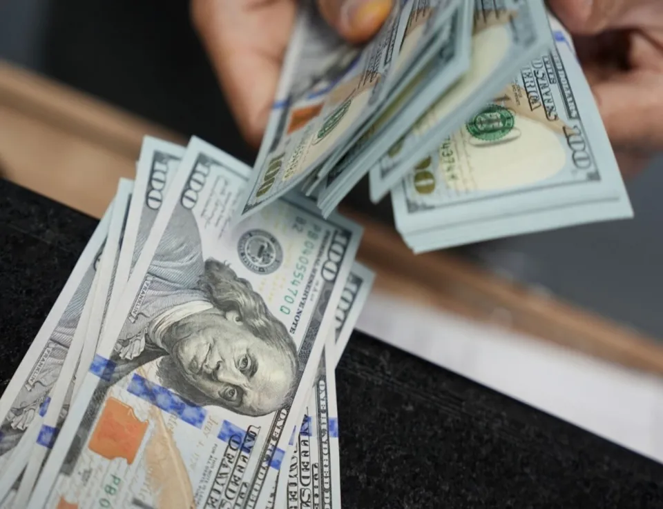 أسعار الدولار اليوم في الإمارات والسعودية ومصر والأردن – الخميس 21 أغسطس 2025