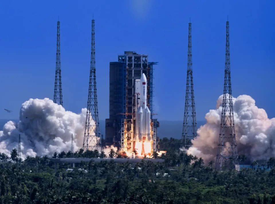 الصين تطلق مجموعة أقمار صناعية للإنترنت