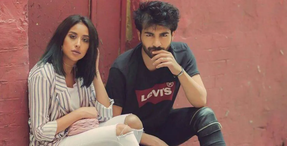 زفاف فاخر على ضفاف بحيرة كومو يجمع يمنى خوري وعقيل الرئيسي مع عائلته زفاف فاخر على ضفاف بحيرة كومو يجمع يمنى خوري وعقيل الرئيسي مع عائلته