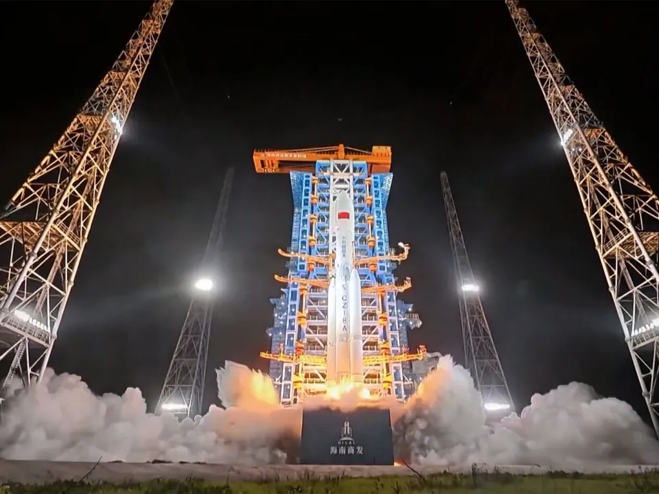 الصين تطلق مجموعة أقمار صناعية ذات مدار أرضي منخفض الصين تطلق مجموعة أقمار صناعية ذات مدار أرضي منخفض