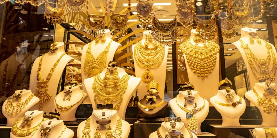 الذهب يستقر بانتظار كلمة باول في ندوة "جاكسون هول"