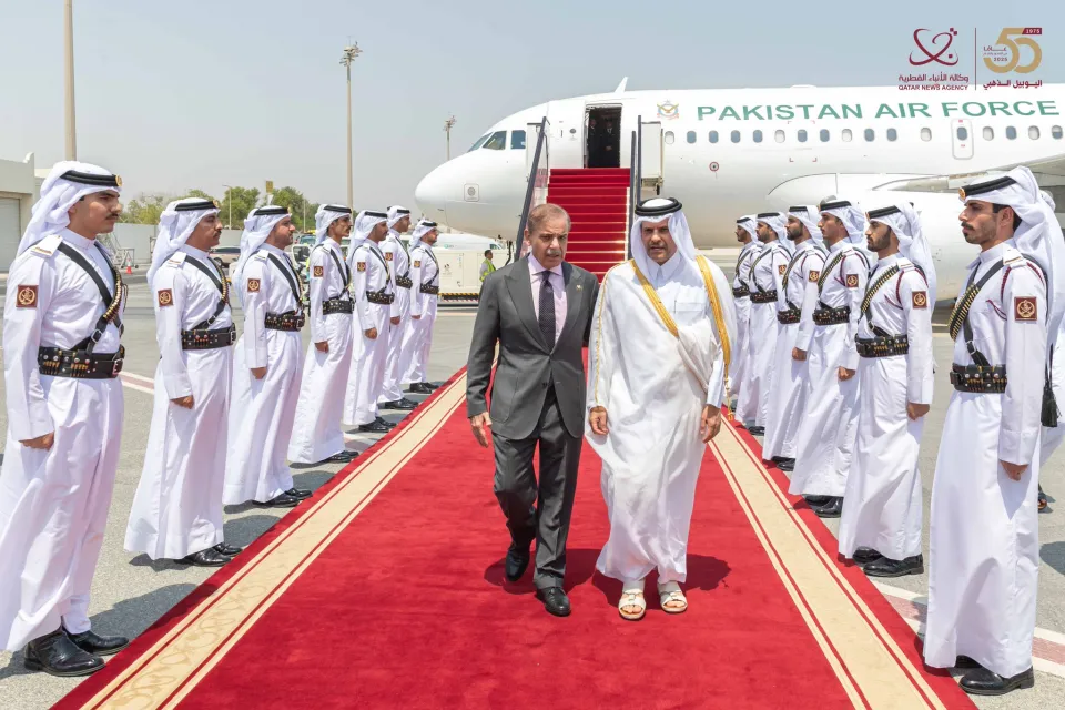أمير دولة قطر يلتقي رئيس الوزراء الباكستاني