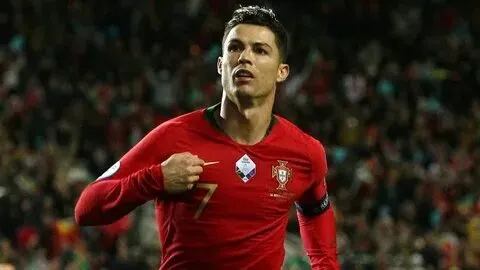 كريستيانو رونالدو يشعل مواقع التواصل بمتابعة مؤثر إسلامي على "إنستجرام" كريستيانو رونالدو يشعل
