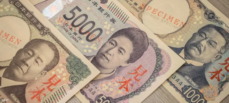 الين الياباني يهبط لأدنى مستوى في 9 أشهر بعد انتخاب تاكايتشي وتشبث البنك المركزي بالحذر